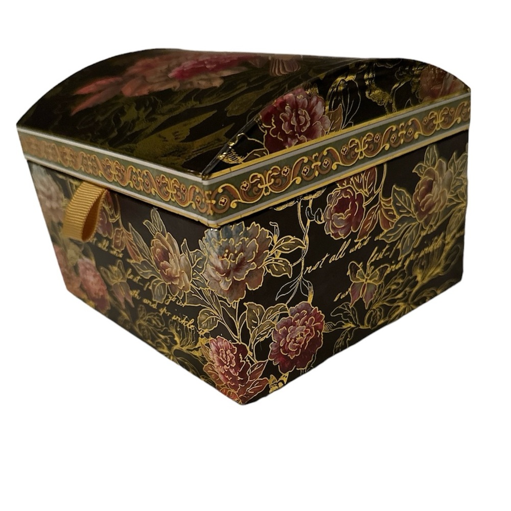 Beautiful trinket box that plays Swan Lake